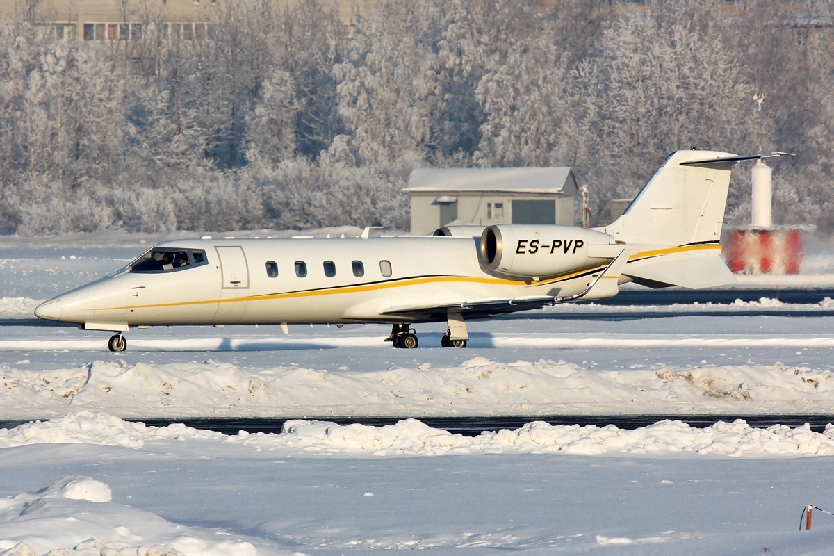 Learjet 60 charter private jet exterior thumbnail 2