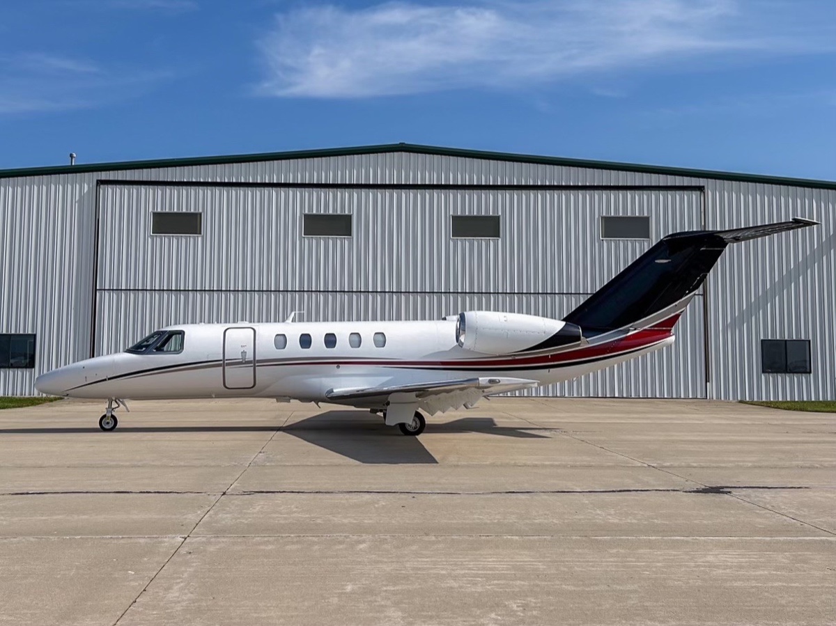 Citation CJ4 charter private jet exterior thumbnail 2