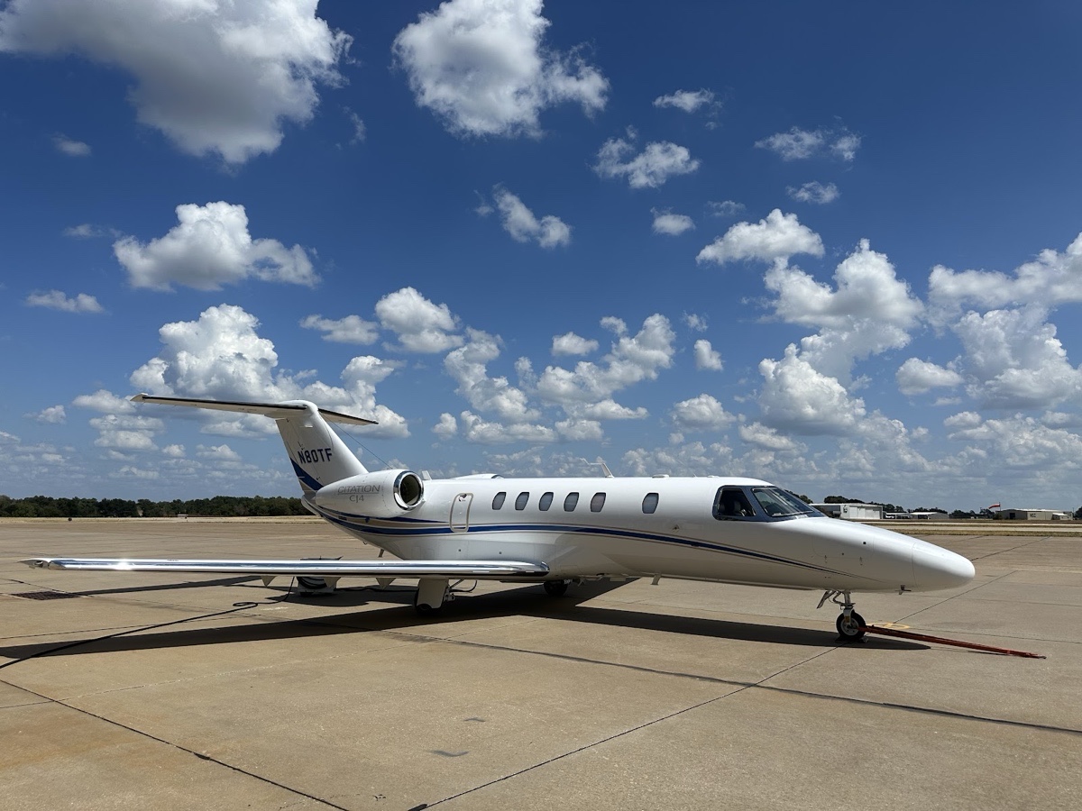 Citation CJ4 charter private jet exterior thumbnail 4