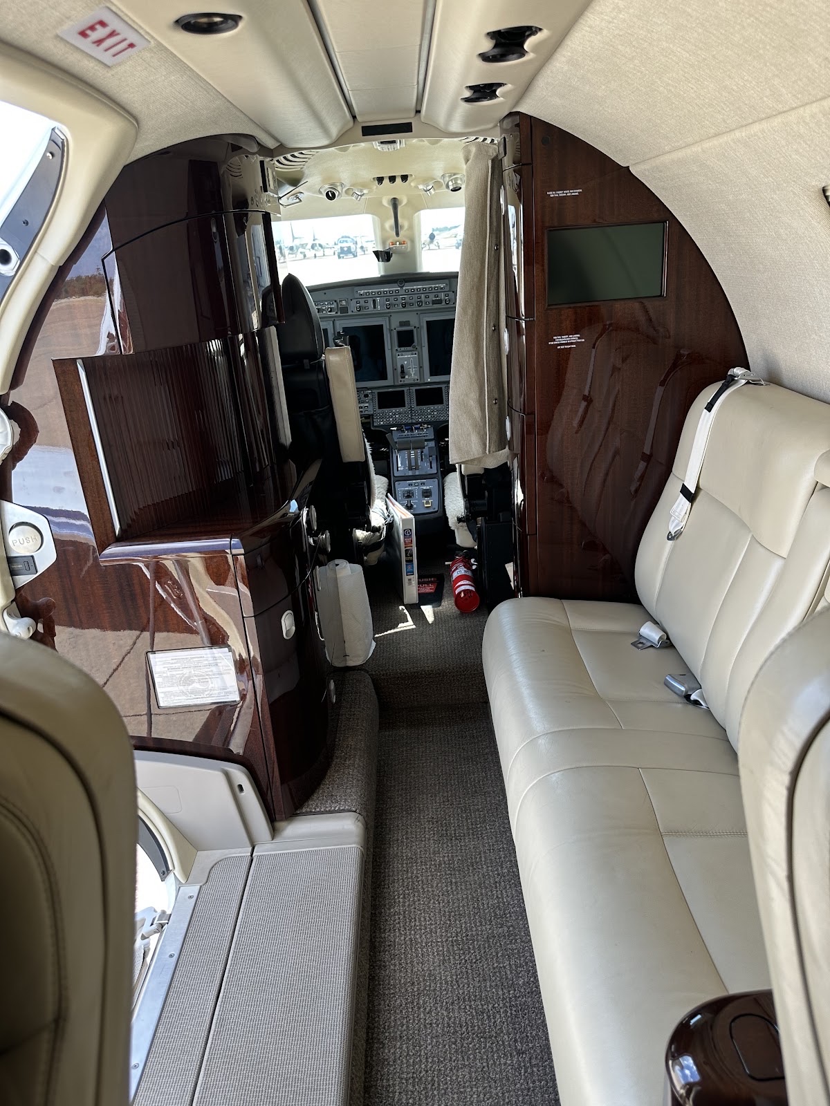 Citation CJ4 charter private jet exterior thumbnail 5