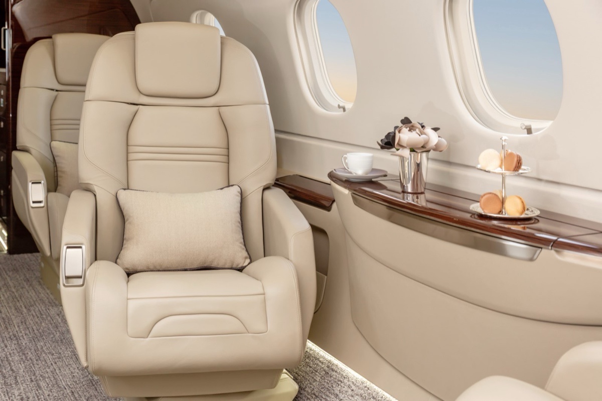 Praetor 500 charter private jet exterior thumbnail 2