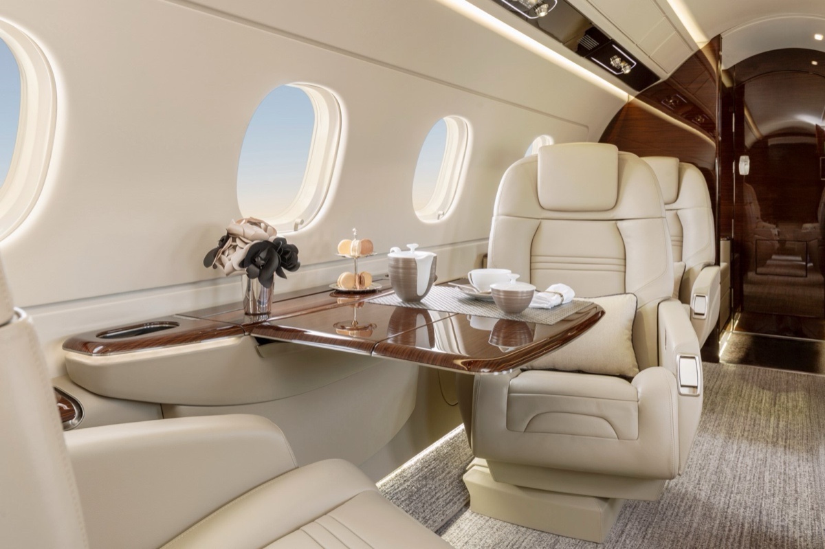 Praetor 500 charter private jet exterior thumbnail 3