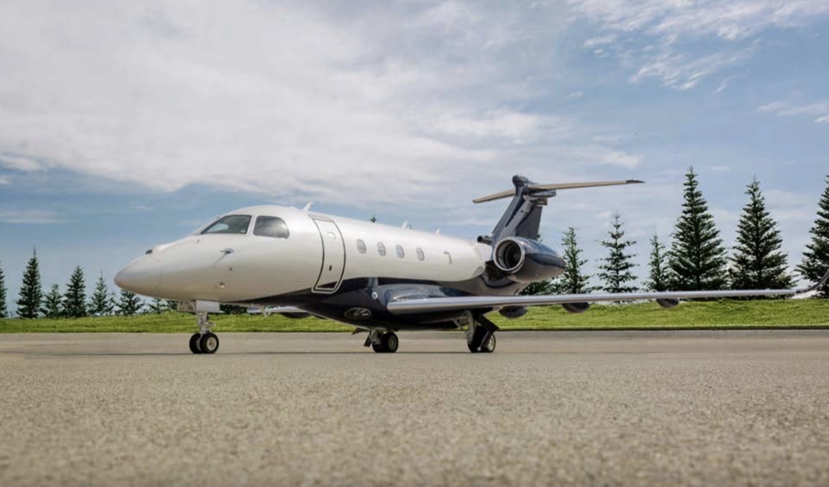 Praetor 500 charter private jet exterior thumbnail 4