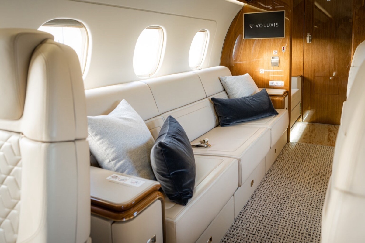 Praetor 600 charter private jet exterior thumbnail 3