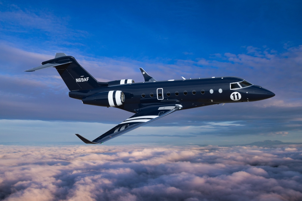 Gulfstream G280 charter private jet exterior thumbnail 3