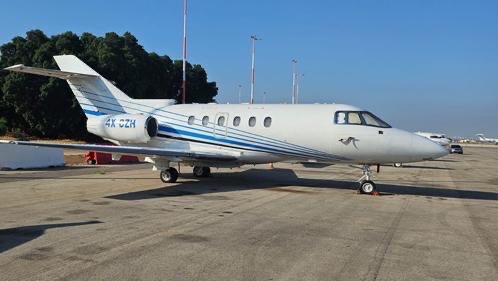 Hawker 800XP charter private jet exterior thumbnail 2
