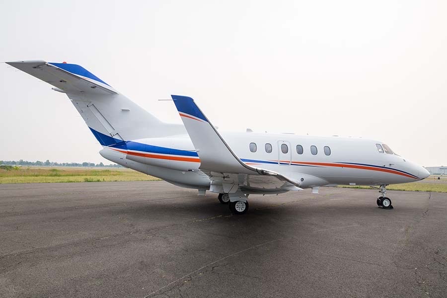 Hawker 900XP charter private jet exterior thumbnail 4