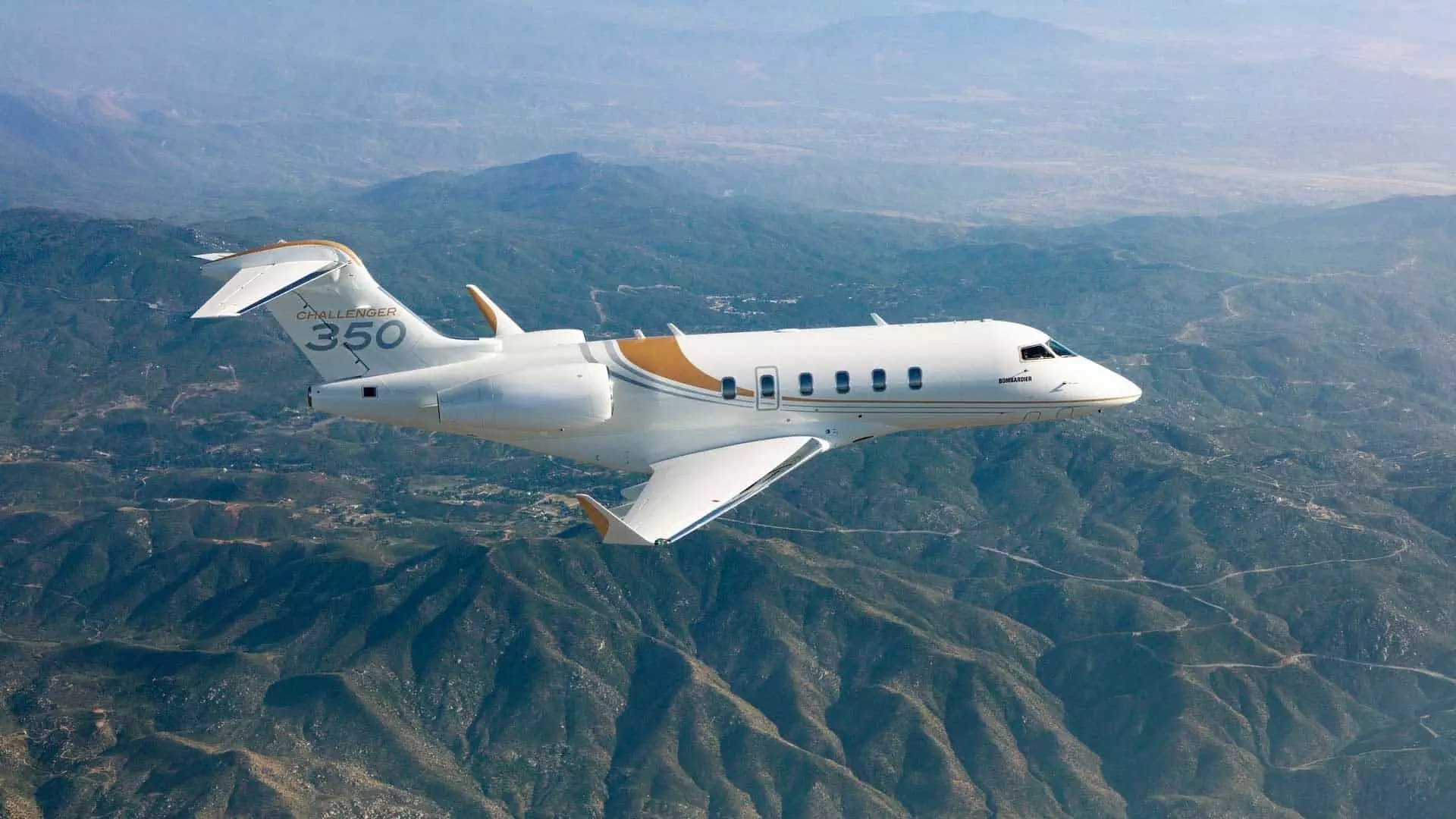 Challenger 350 charter private jet exterior thumbnail 6
