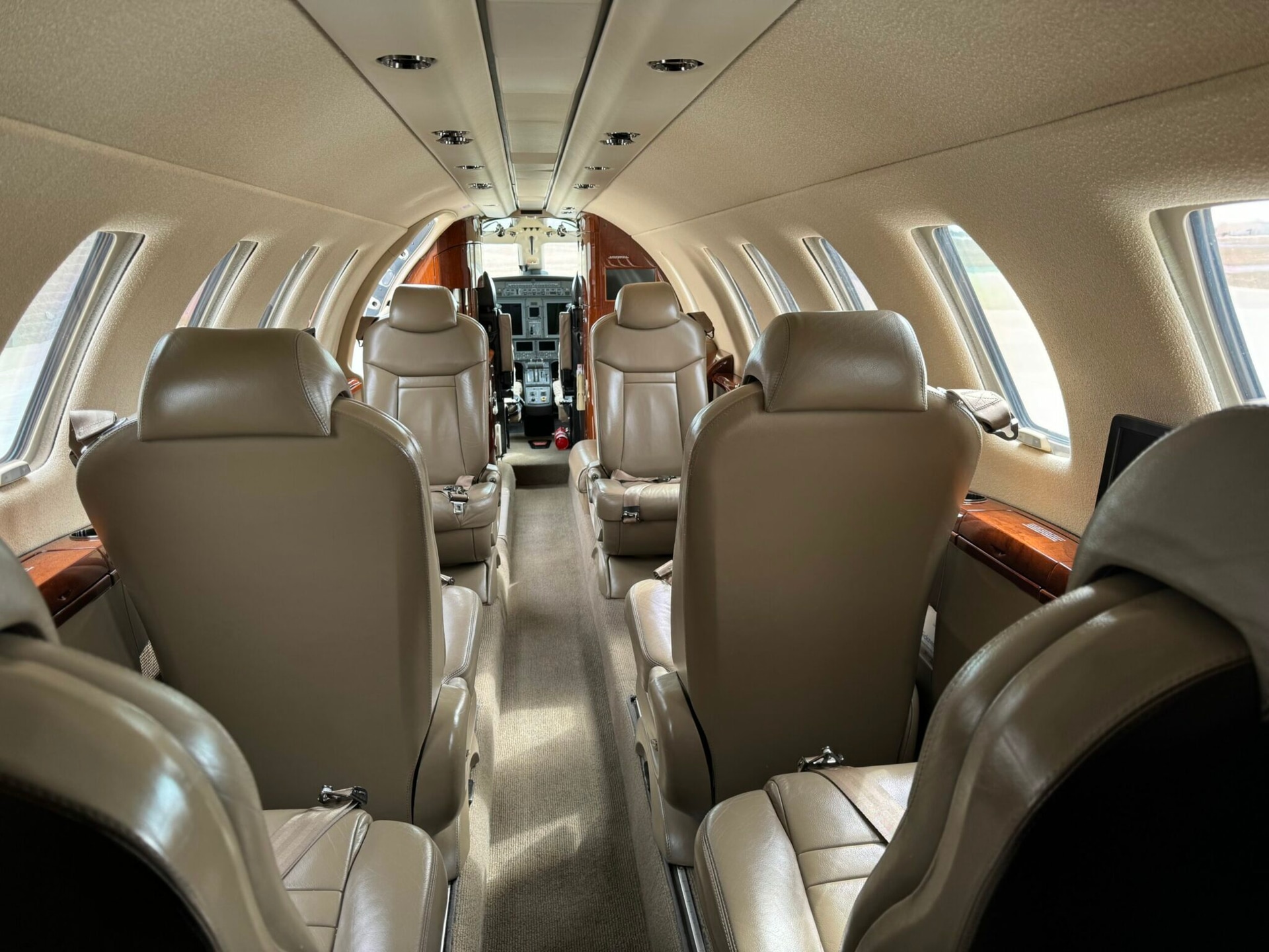 Citation CJ4 charter private jet cabin interior thumbnail 5