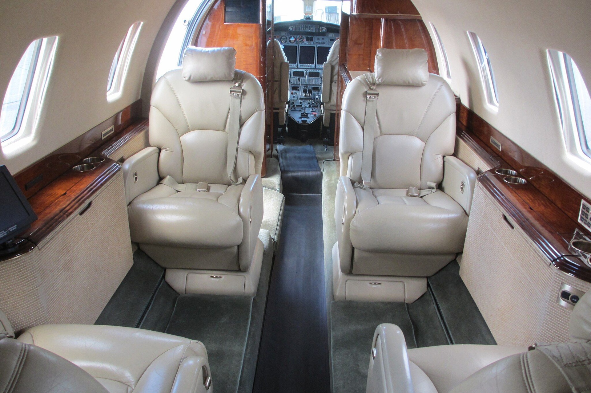 Citation X charter private jet cabin interior thumbnail 2