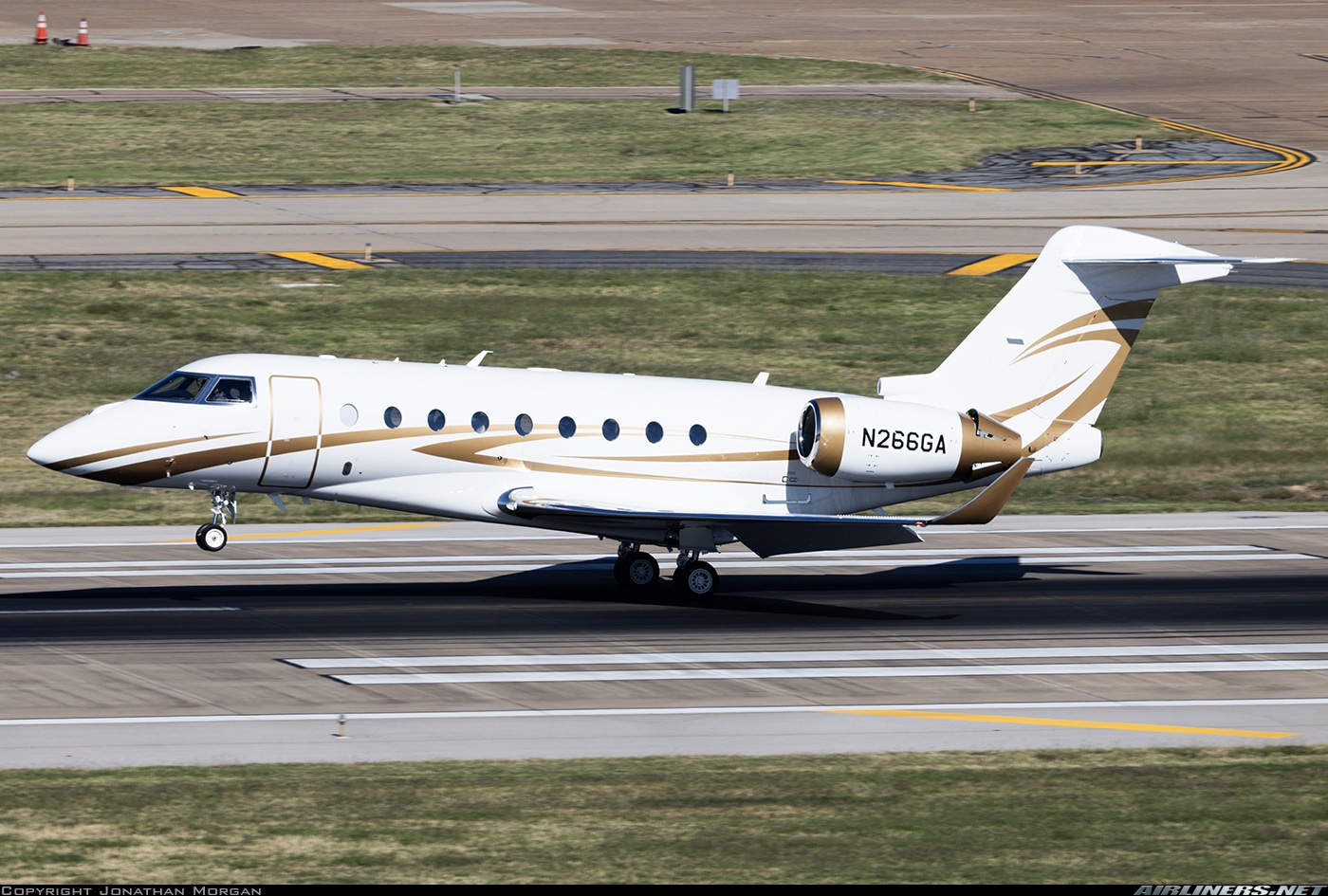 Gulfstream G280 charter private jet exterior thumbnail 4