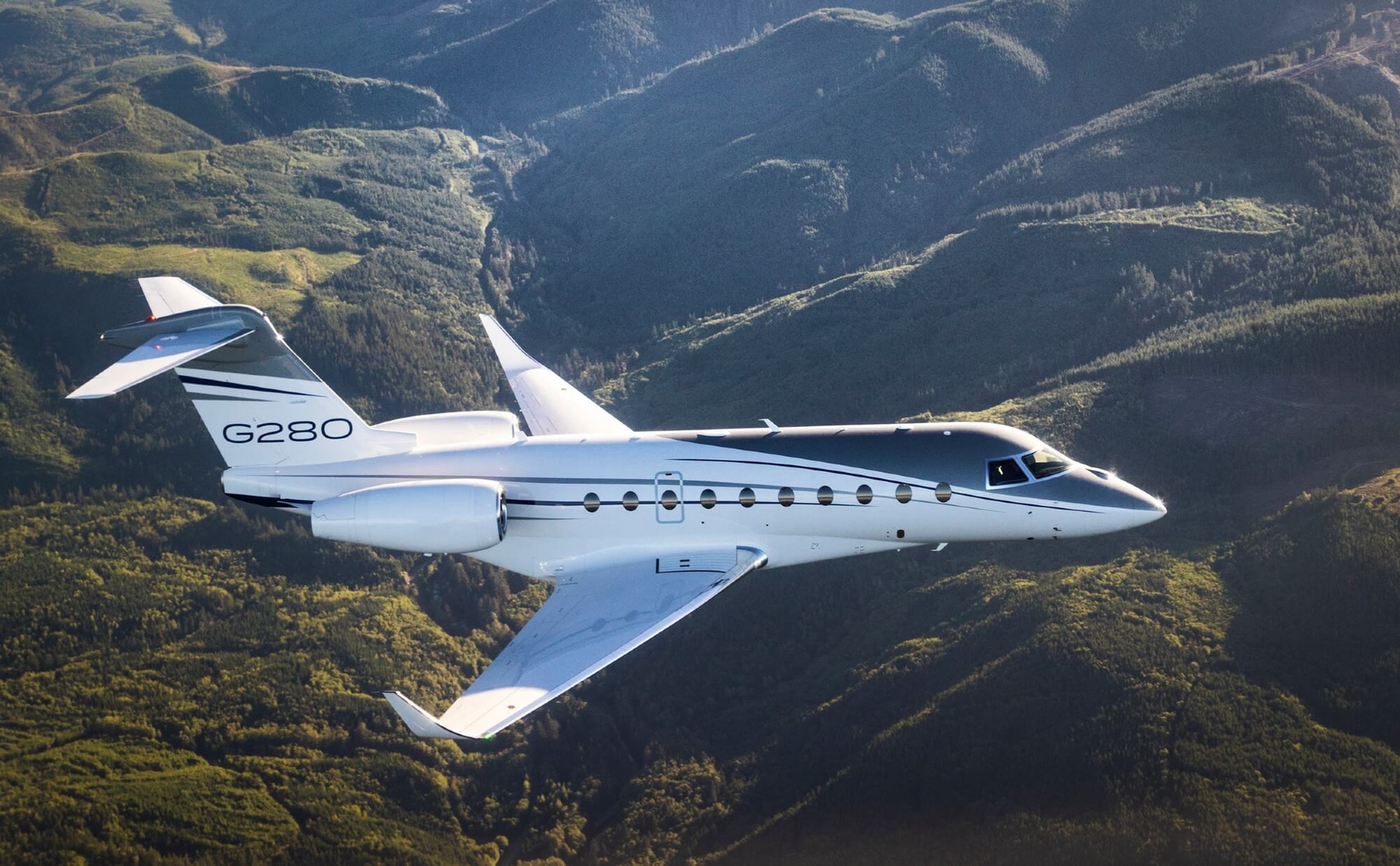 Gulfstream G280 charter private jet exterior thumbnail 6