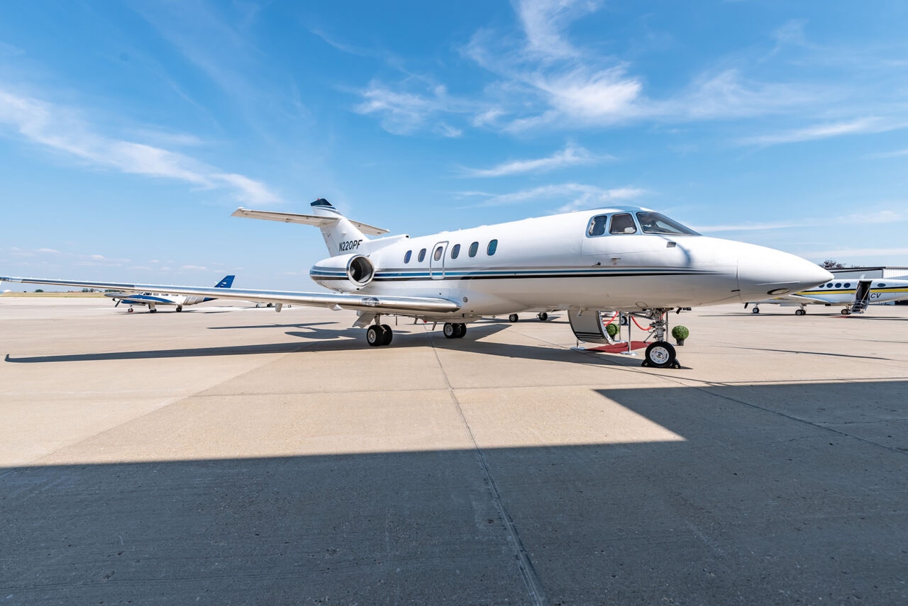 Hawker 800XP charter private jet exterior thumbnail 5